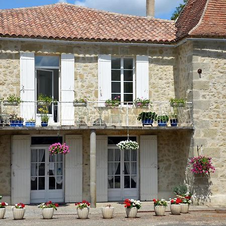 לינה וארוחת בוקר Saint-Colomb-de-Lauzun Chez Madeleine מראה חיצוני תמונה