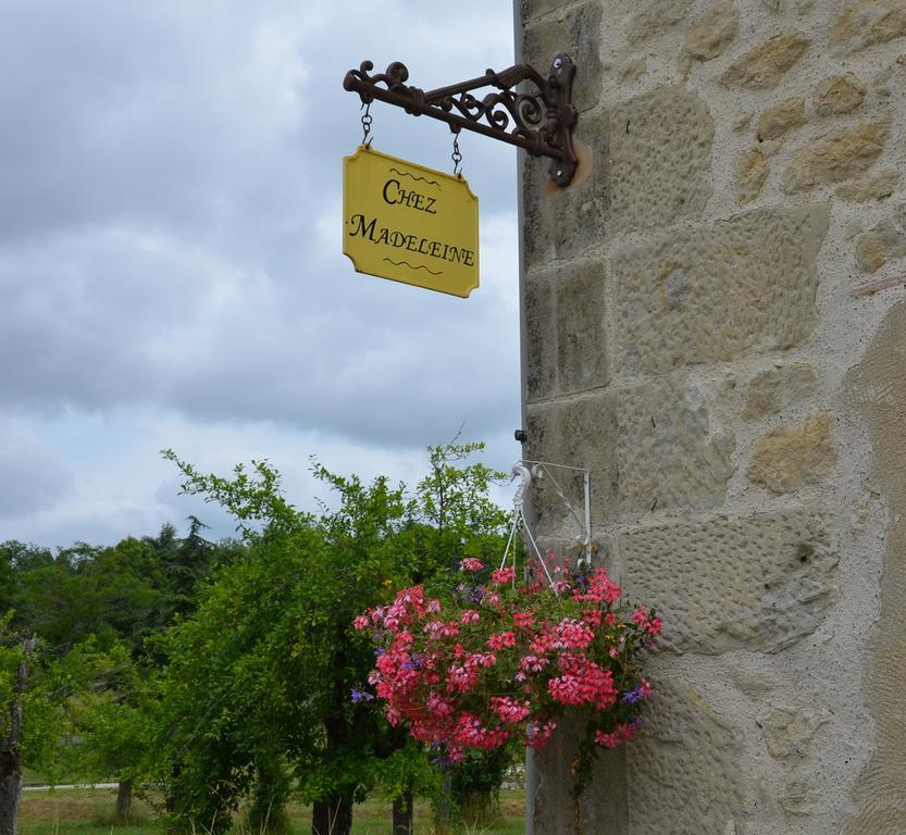 לינה וארוחת בוקר Saint-Colomb-de-Lauzun Chez Madeleine מראה חיצוני תמונה
