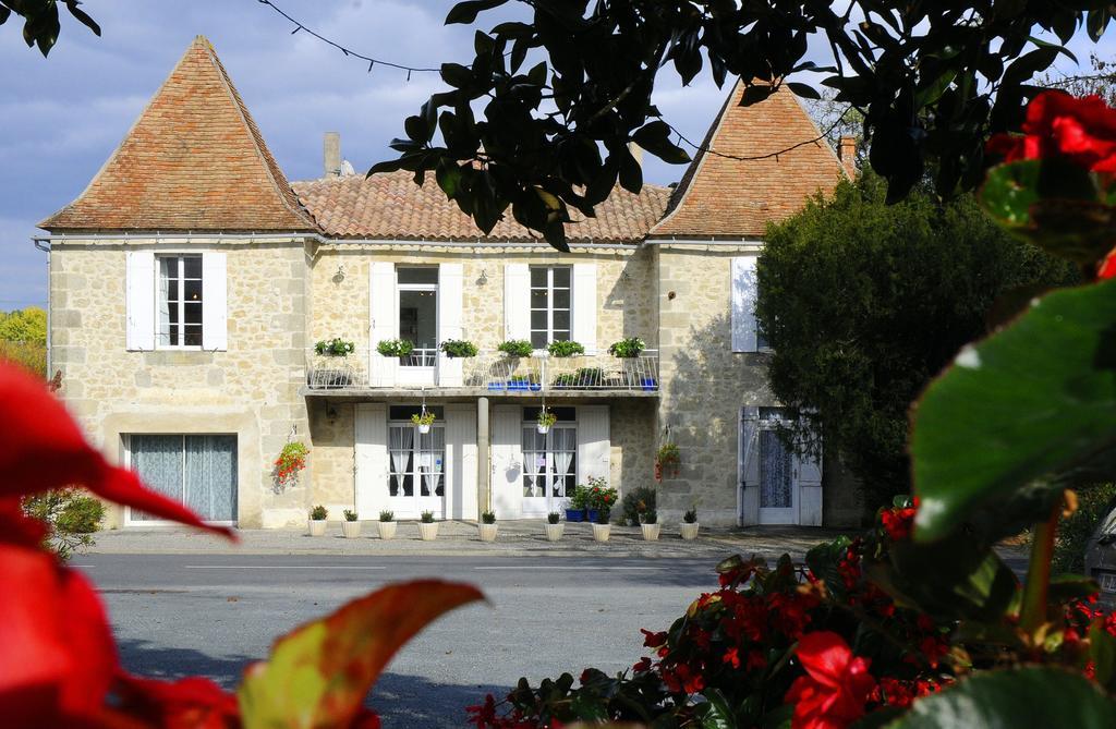 לינה וארוחת בוקר Saint-Colomb-de-Lauzun Chez Madeleine מראה חיצוני תמונה